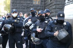 Law enforcement officers near the Cabinet of Ministers