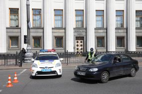 Правоохранители патрулируют улицу Грушевского