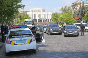 Правоохранители патрулируют улицу Грушевского