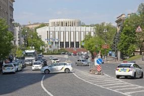 Правоохоронці патрулюють вулицю Грушевського