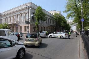 Правоохоронці патрулюють вулицю Грушевського
