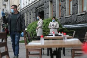 "Светский ланч" в знак протеста против запрета работы летних террас