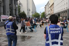 "Светский ланч" в знак протеста против запрета работы летних террас