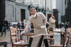 "Светский ланч" в знак протеста против запрета работы летних террас
