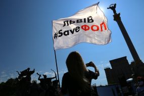 Flag with "# SaveFOP" on Independence square