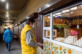 Trade in the market in Bucha