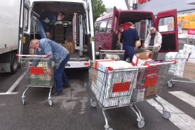 Volunteers purchased food kits for people in need of social protection
