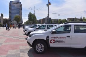 Transfer of SUVs to doctors in Zaporozhye