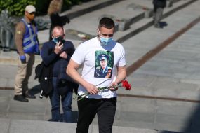 Laying flowers at the Tomb of the Unknown Soldier in the Park of Eternal Glory