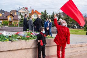 Возложение цветов по случаю Дня победы над нацизмом