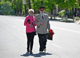 Покладання квітів у парку Вічної Слави
