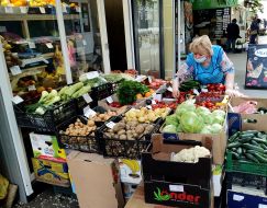 Продажа овощей на рынке "Колибрис" в Киеве