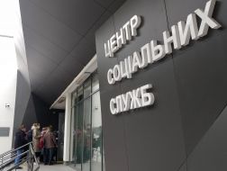 People in protective masks near the Center for Social Services