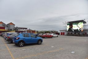 Car cinema on the roof