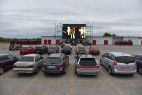 Car cinema on the roof