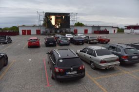 Car cinema on the roof