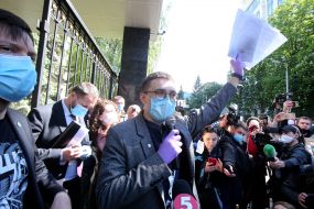 Serhiy Sternenko left the SBU building