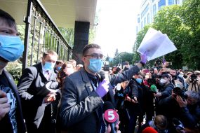 Serhiy Sternenko left the SBU building