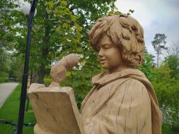 Wooden sculpture near the House of Creativity in Irpin