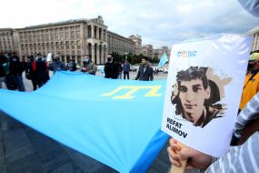 Protesters unfurled the flag of the Crimean Tatars