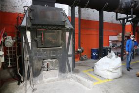 Furnace for recycling medical masks and gloves