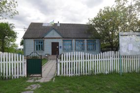 Village council building in Novoselytsia