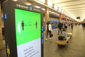 Citylight with a call to keep your distance