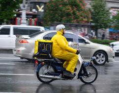 Glovo delivery courier