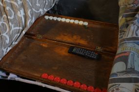 Доска и фишки для игры в нарды во Львовском СИЗО