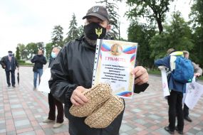 Action "Razumkov - paws!"