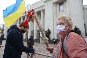 Action "Razumkov - paws!"