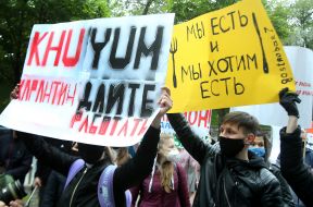 Rally of owners and employees of food establishments