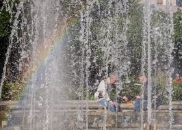 People play chess near the fountain