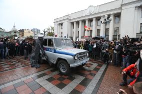 The action of Avakov's resignation near the parliament
