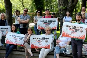 Участники ежегодной акции в поддержку исключительно добровольного информированного согласия или отказа от вакцинации