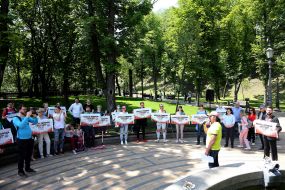 Участники ежегодной акции в поддержку исключительно добровольного информированного согласия или отказа от вакцинации