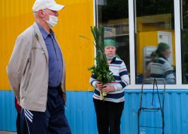 A woman sells a sedge