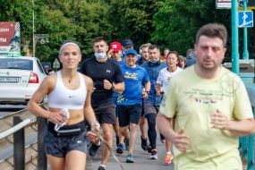 Олексій Петров та учасники ранкової пробіжки