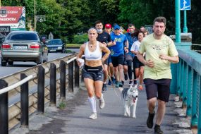 Олексій Петров та учасники ранкової пробіжки