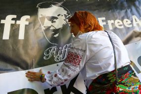 Action in support of Andriy Antonenko and Yulia Kuzmenko