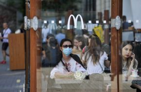Visitors to the fast food restaurant "McDonalds"