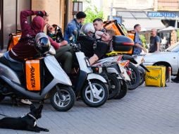 Couriers of Glovo and Raketa delivery service