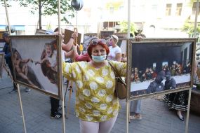 The paintings near the entrance to the building of the State Bureau of investigation