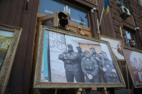 The paintings near the entrance to the building of the State Bureau of investigation