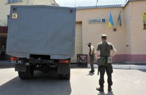 The special car arrives in the Kharkiv pre-trial detention center