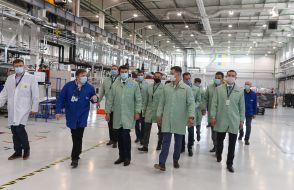 Дмитрий Разумков ознакомился с работой завода «Флекстроникс ООО»