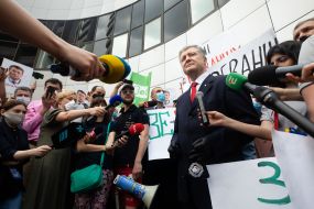 Petro Poroshenko answers questions from journalists