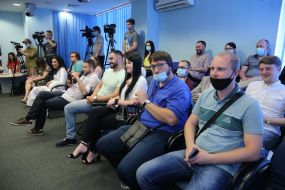 Oleksandr At the press conference of Alexander Dubinsky in UNIAN