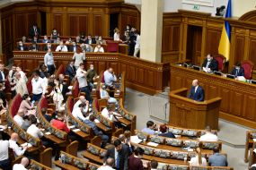 Денис Шмыгаль выступает с трибуны ВРУ