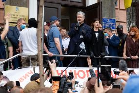 Petro Poroshenko near Pechersky regional court of Kiev
